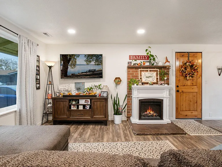 16240 N Gina Ct — Photo 3