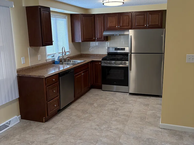 1289 E & West Rd #LEFT — Photo 5
