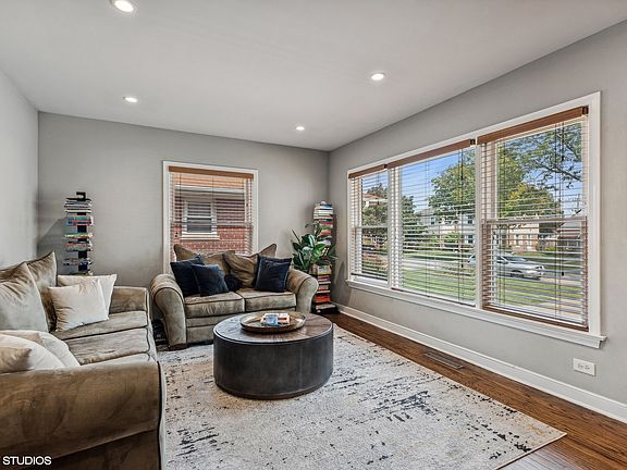 3rd image of 700 Bristol Ave
