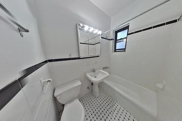 Rented by CitySites Real Estate Group | media 3