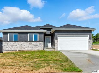 7608 S 33rd Ave, Bellevue, NE 68147