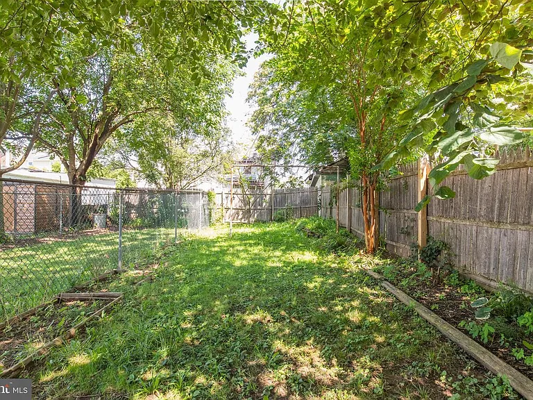 620 E Hector St — Photo 23