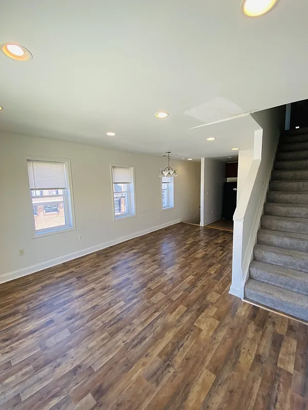 3 bed, 3.0 bath, 1500 sqft, $2,100 — Photo 3