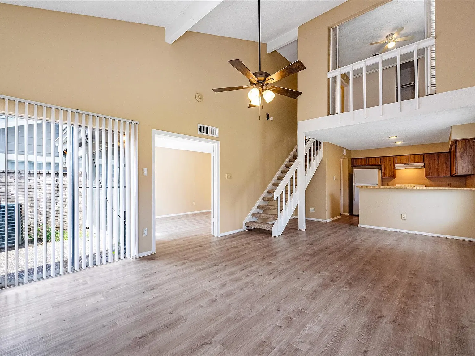 3 bed, 2.0 bath, 1236 sqft, $1,300 — Photo 4