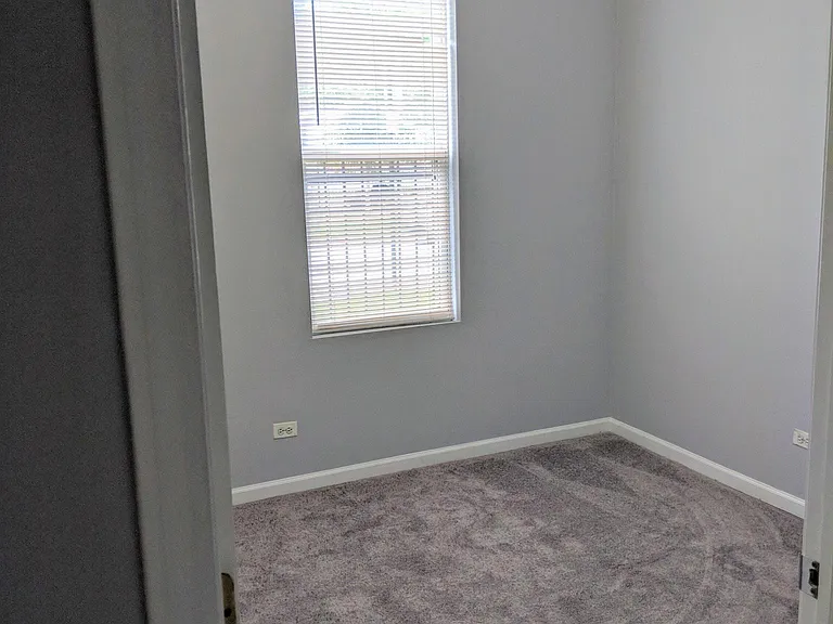 Bedroom 2 - 9.5' x 11'