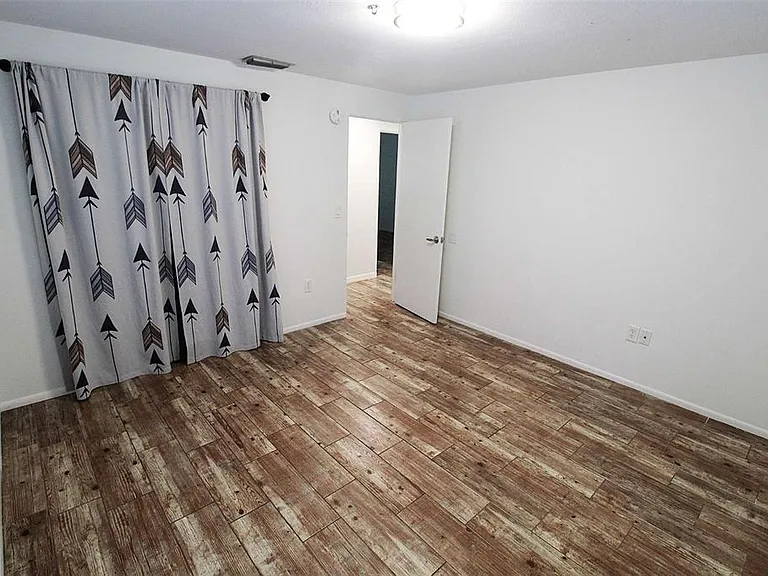 5521 Yorkshire Way — Photo 4