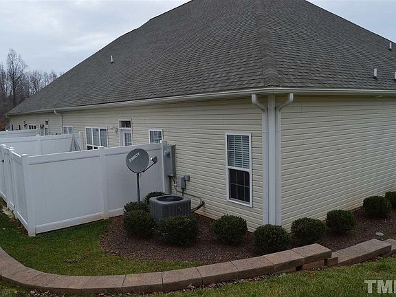 4th image of 645 Village Lake Dr