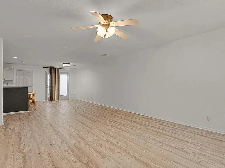 19030 E 58th Ave — Photo 10