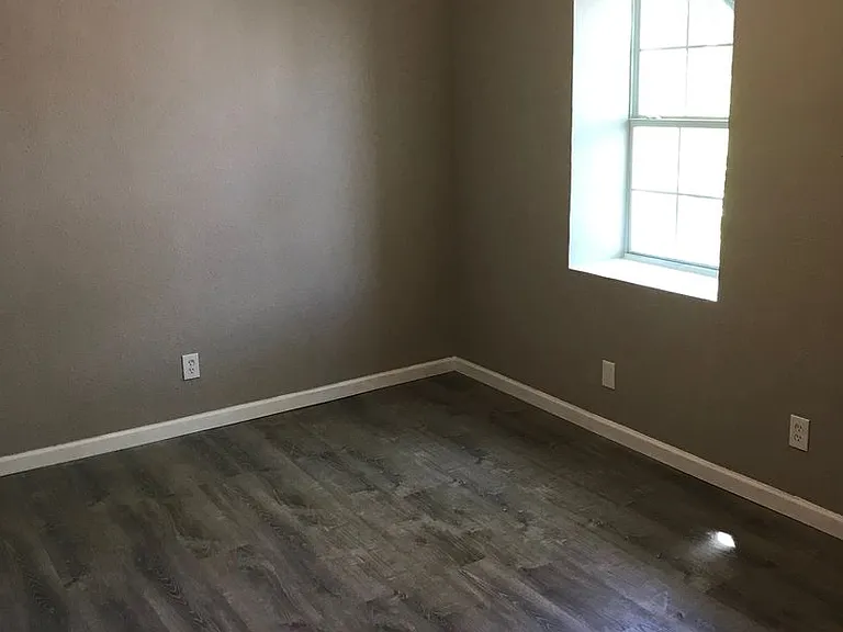 940 E Hattie St — Photo 9