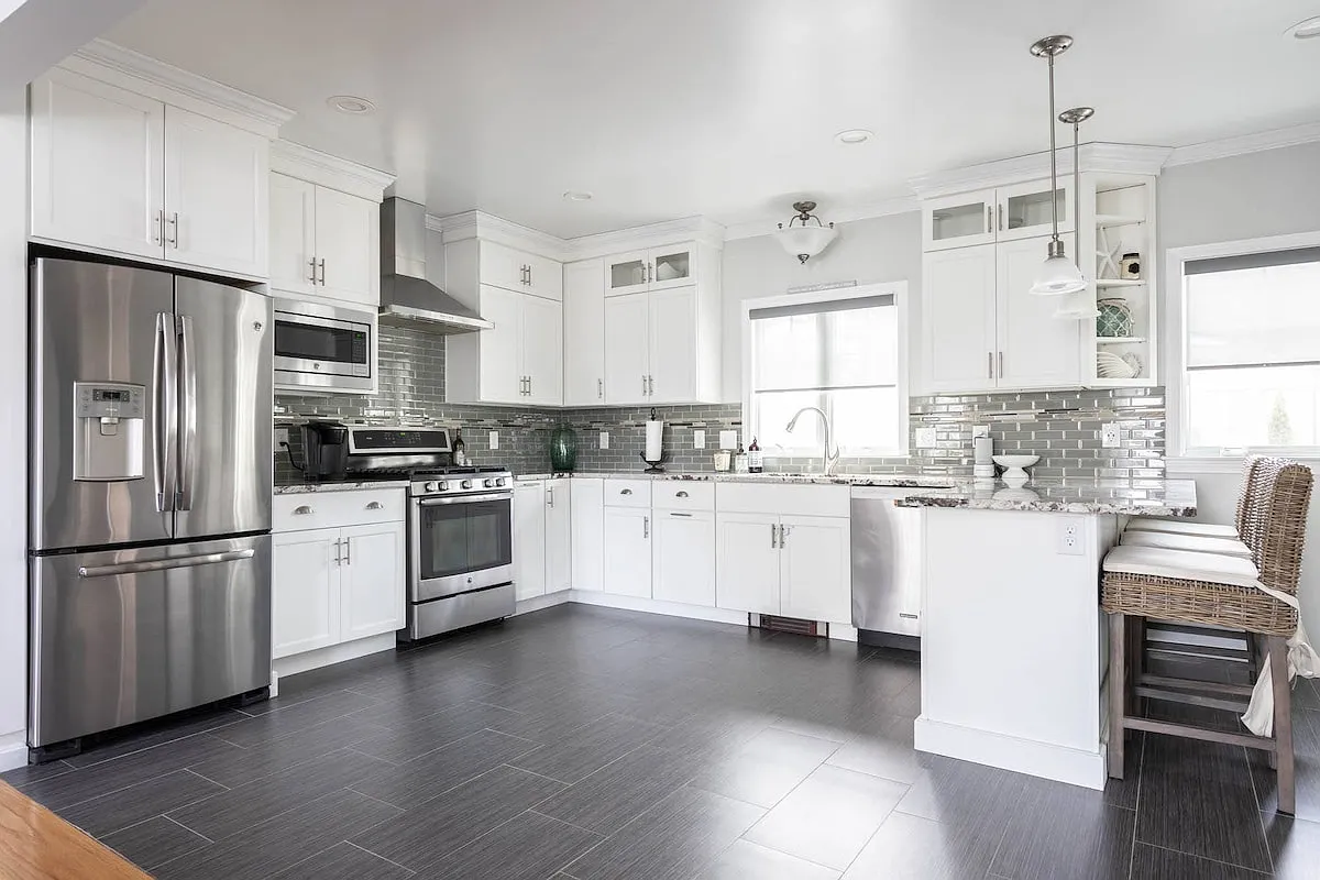 3 bed, 2096 sqft, $4,000 — Photo 2