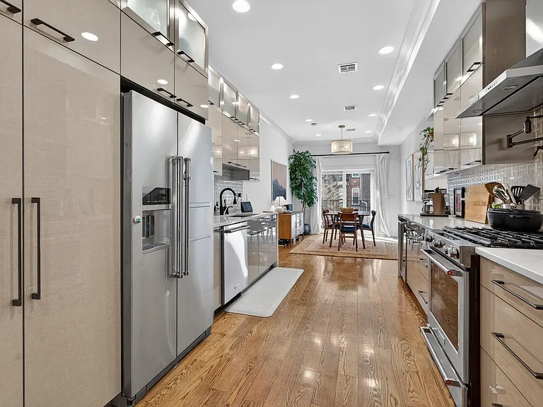 926 Park Ave — Photo 5