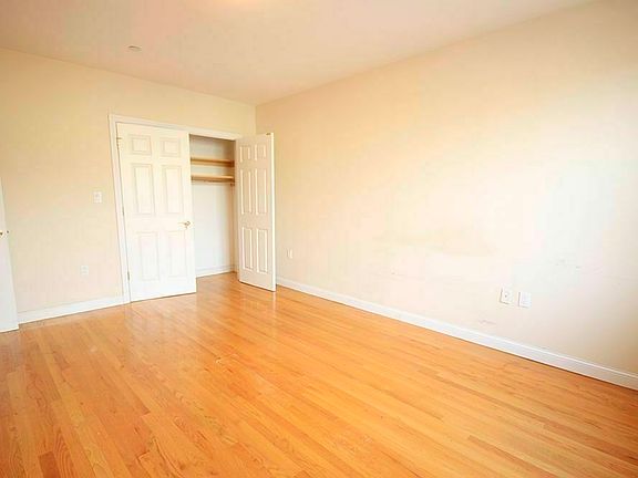 4th image of 14-31 Astoria Blvd #3R