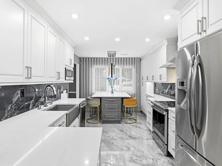 285 S Broadway #D — Photo 1