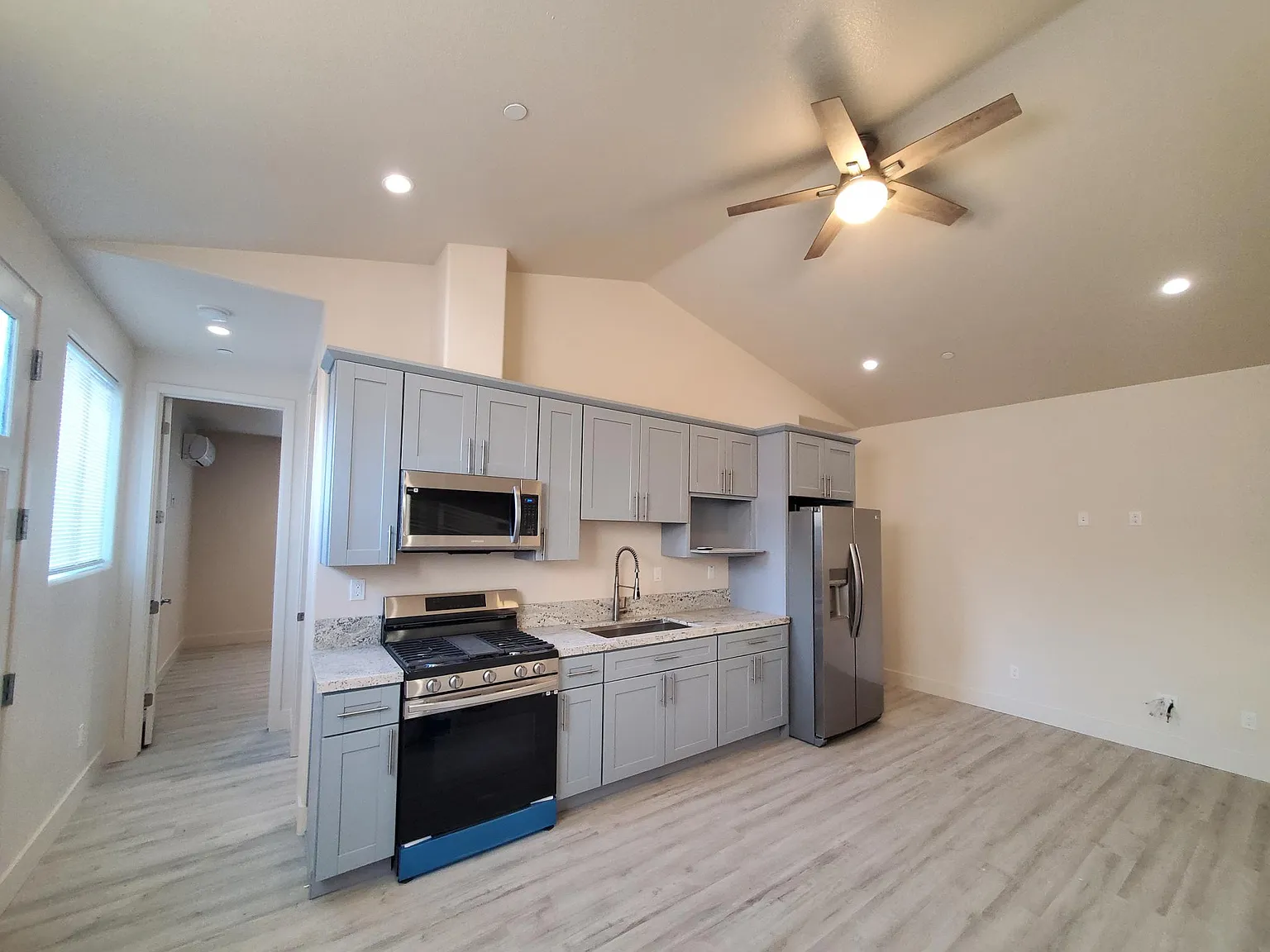 2 bed, 620 sqft, $2,699 — Photo 2