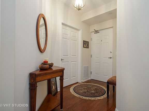4th image of 135 S York St Unit 308