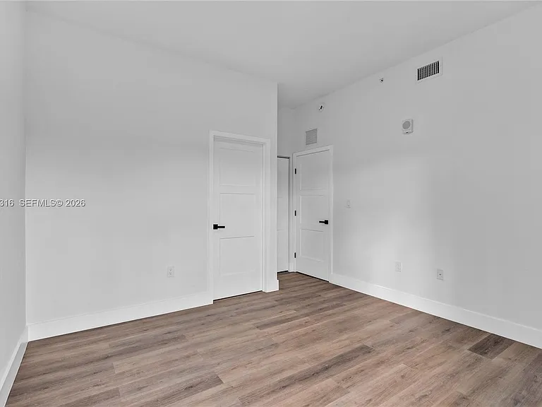 1021 NW 1st St #301 — Photo 6