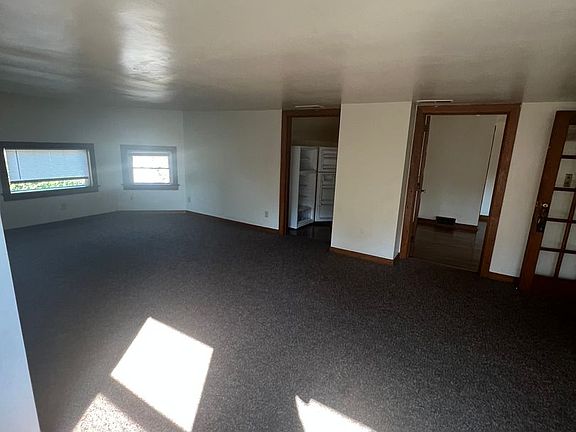 3rd image of 662 W 8th St #3