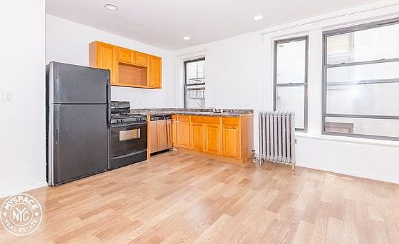 2nd image of 327 Eastern Pkwy #P5
