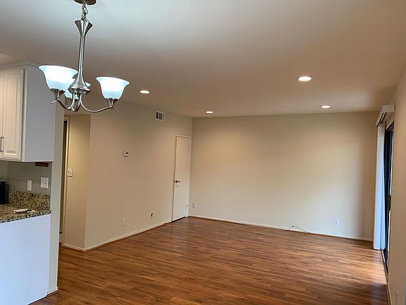 5th image of 519 Palm Dr APT 11