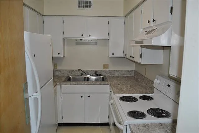1419 Milan St #206 — Photo 10
