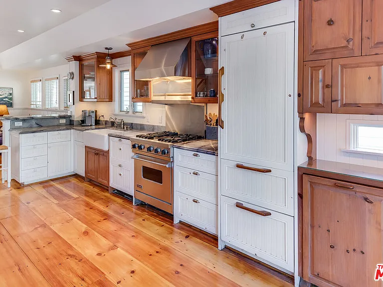 145 Hart Ave — Photo 12