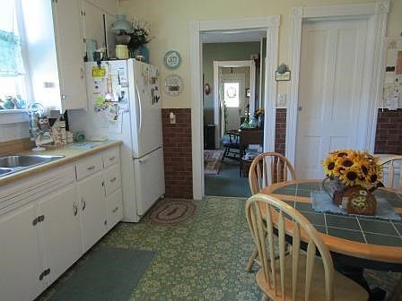 4th image of 714 N 1st St