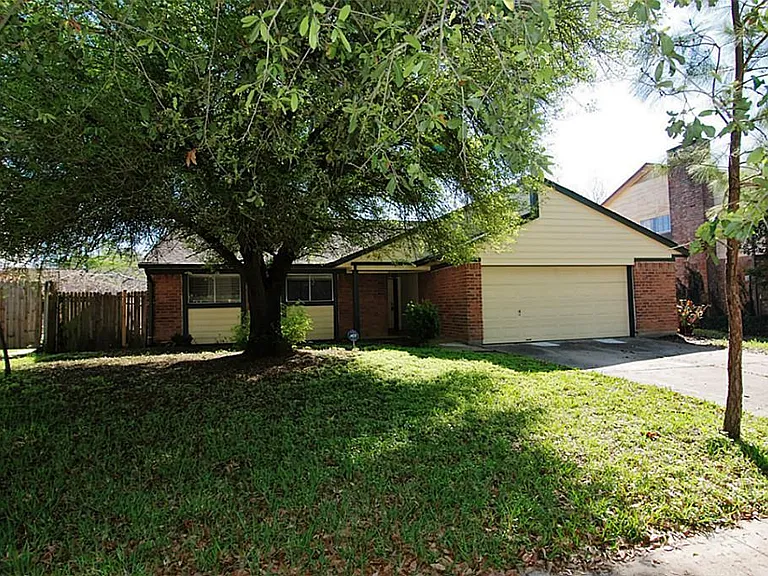 7511 Harpers Glen Ln — Photo 1
