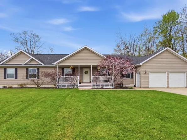 2041 W Pine River Rd, Breckenridge, MI 48615