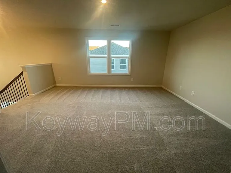 810 Manitou Cir — Photo 12