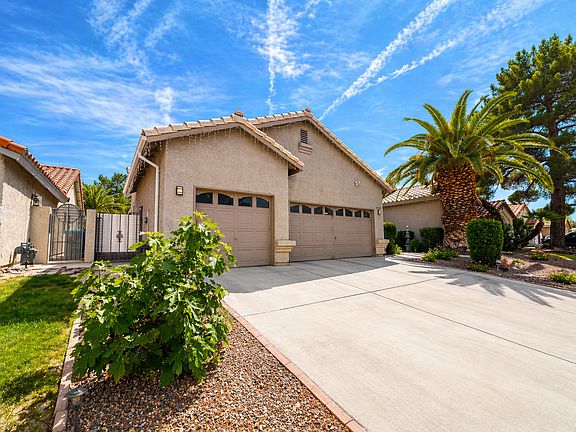 2nd image of 3235 Siboney Villa Cir