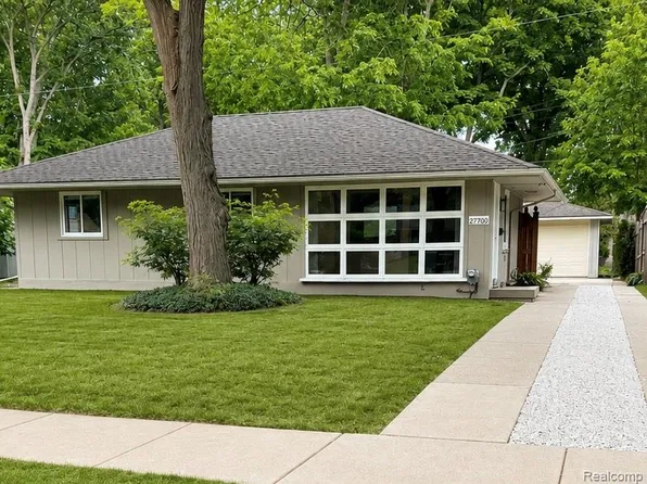 27700 Lexington Pkwy, Southfield, MI 48076