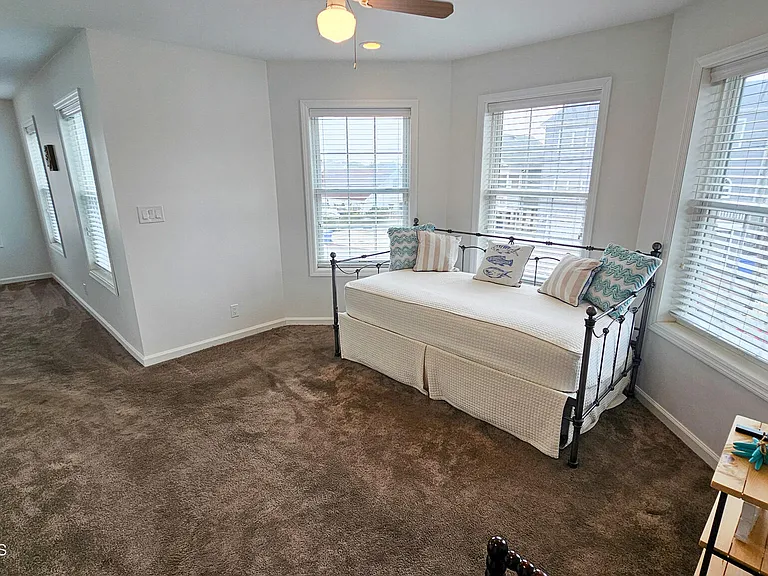 24 Dorothy Dr — Photo 32