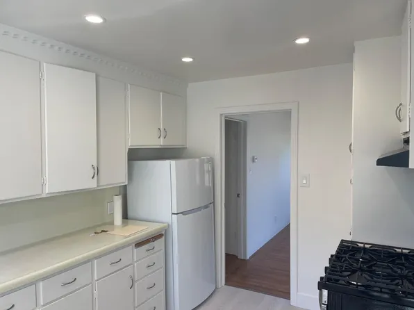 1172 Elm St, San Carlos, CA 94070