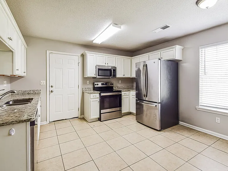 4506 Shadow Hollow Dr — Photo 6