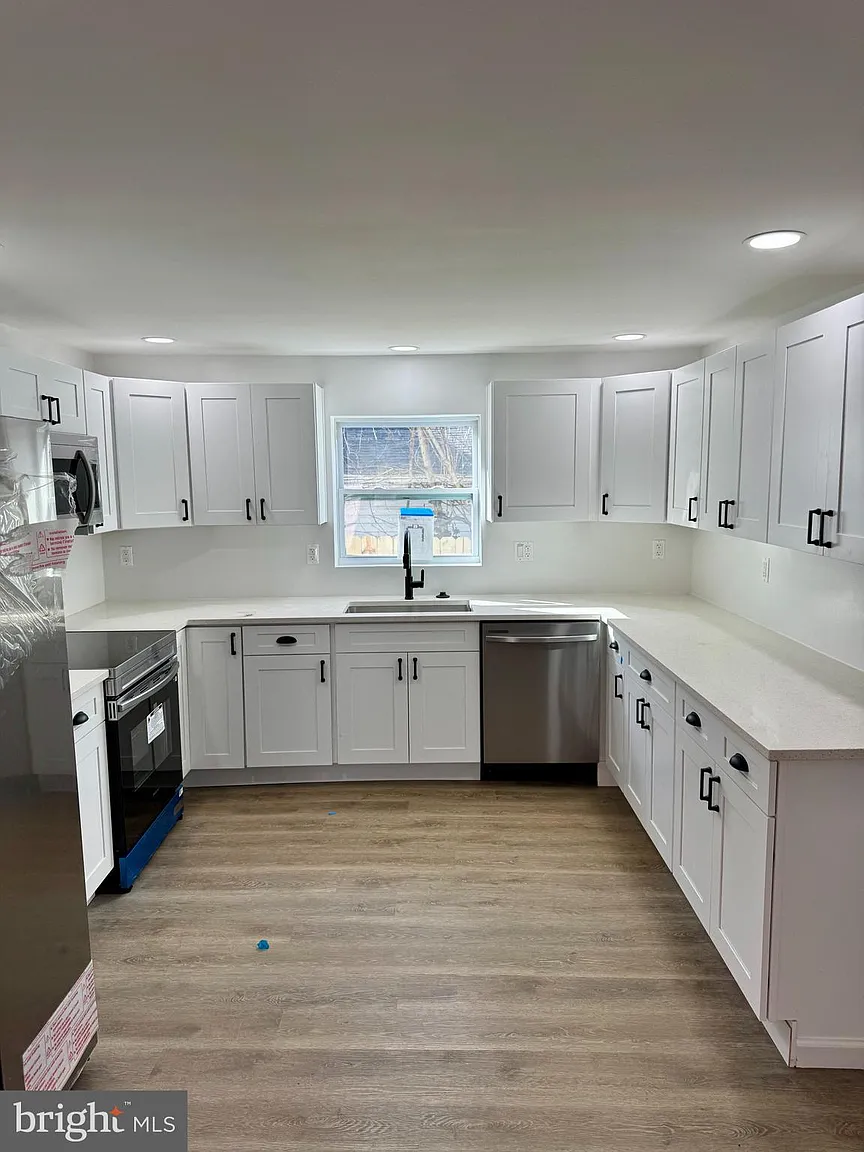 114 E K St photo 1