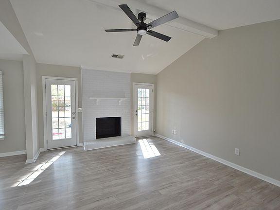 4th image of 220 N Chateau Dr