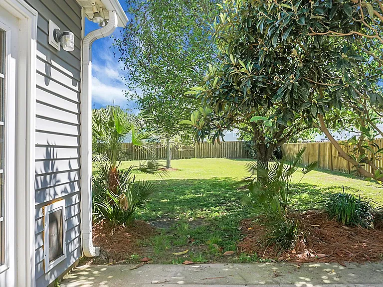 8003 Henderson Rd — Photo 48
