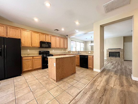 5th image of 715 Quayside Ct