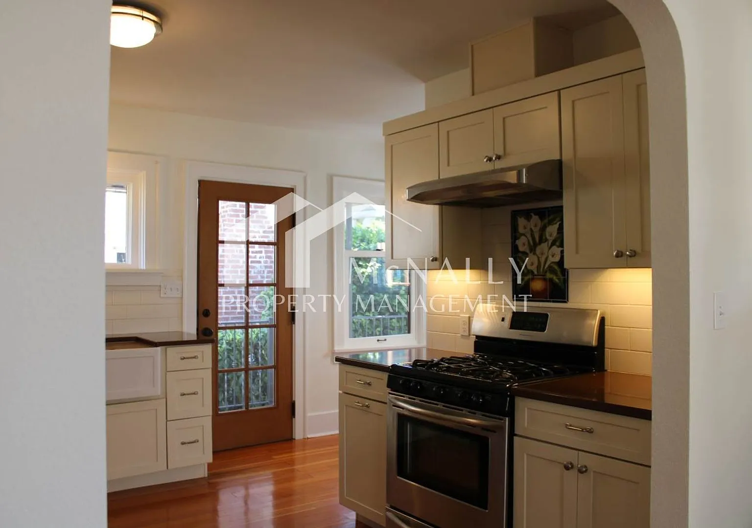 Charming North End Tacoma 3 Bedroom Home with Main-Level Primary Suite — Photo 4