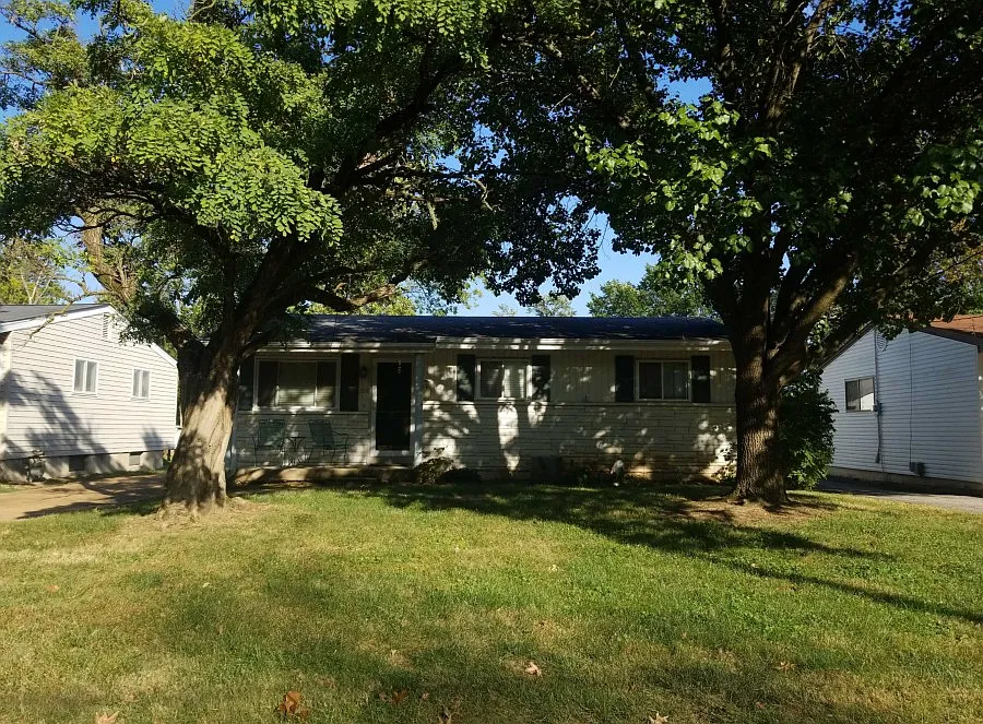 324 Crest Ave photo 1