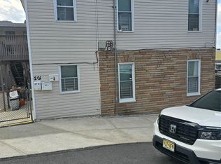 201 Oak St #3, Yonkers, NY 10701