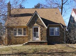 1023 26th St SE, Cedar Rapids, IA 52403