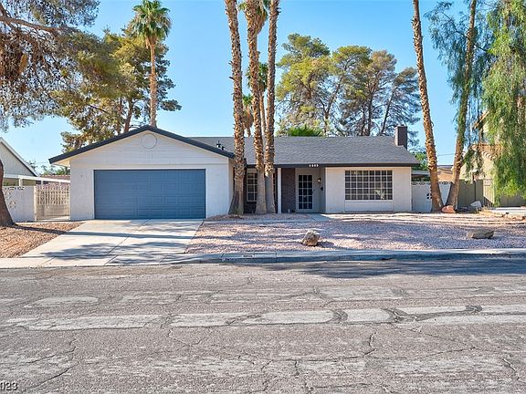 3rd image of 2605 Congress Ave