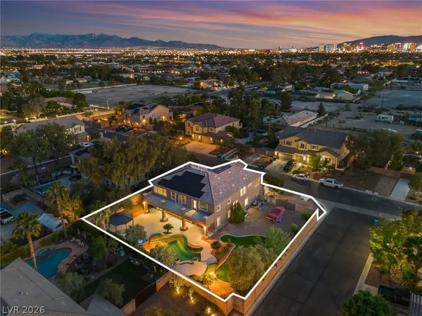 379 Autumn Hue Ave, Las Vegas, NV 89123