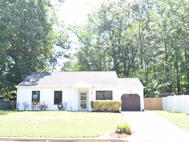826 Maywood Cir — Photo 2