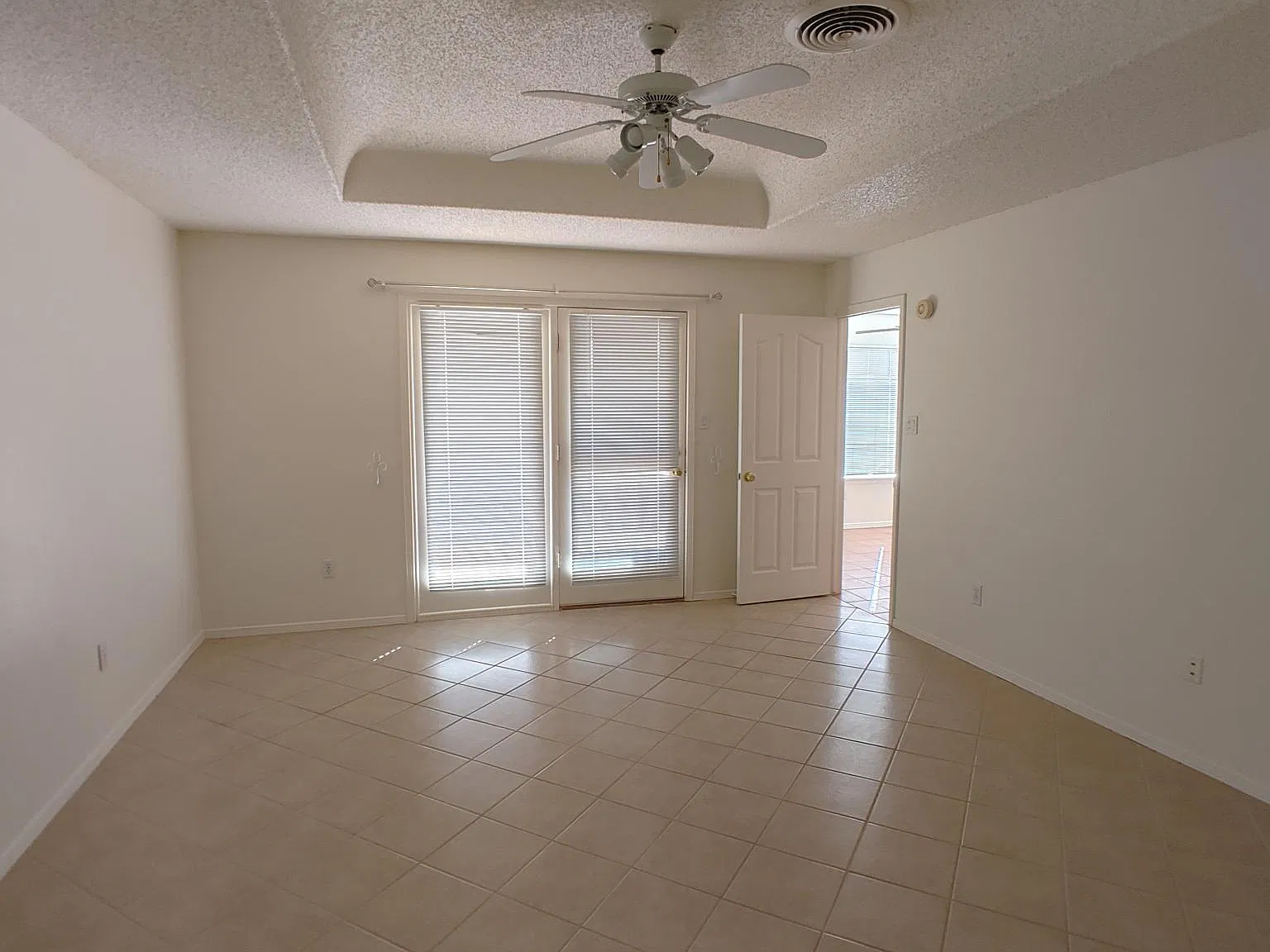 4 bed, 2100 sqft, $1,900 — Photo 4
