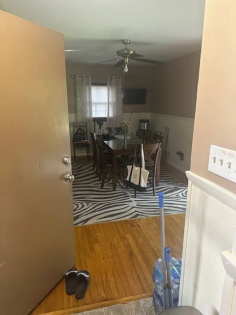 4 bed, 1.5 bath, 1724 sqft, $2,325 — Photo 1