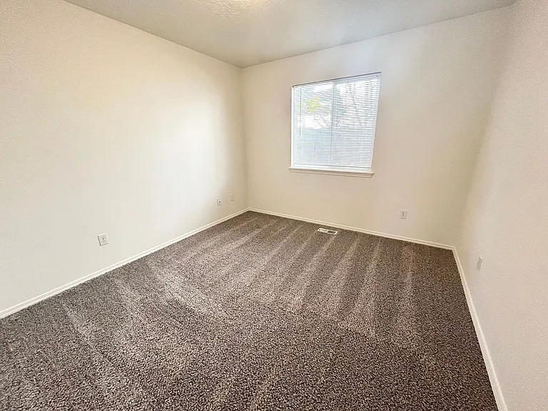 4650 N Date Palm Ave — Photo 14