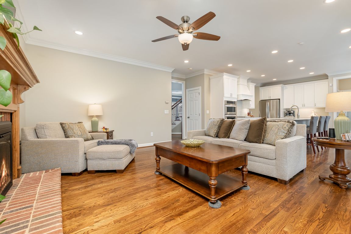 next background image