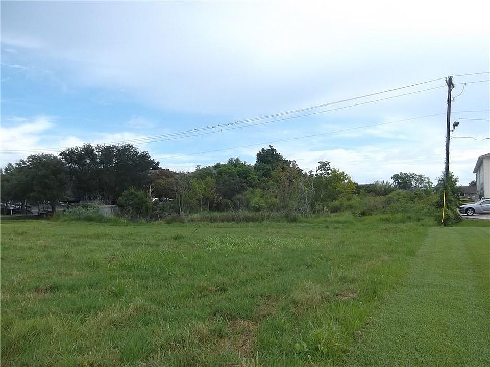 2nd image of Pontchartrain Dr